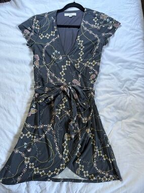 LOFT Floral Wrap Dress Gray Short Sleeve Tie Waist Boho Mini Small